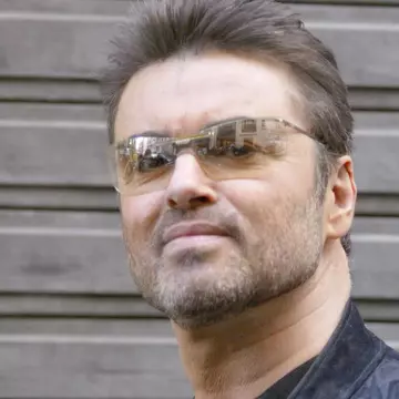 George Michael ar fi încercat să se sinucidă de patru ori