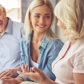 10 întrebări pe care este obligatoriu să le adresezi părinților tăi