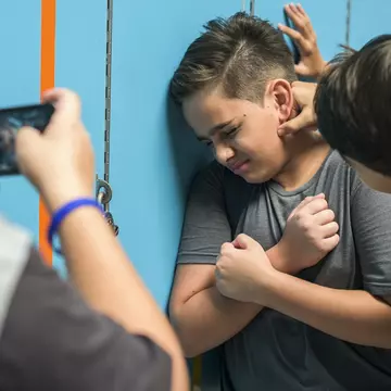 Deputații au adoptat legea anti-bullying! Violența psihologică va fi interzisă în școli