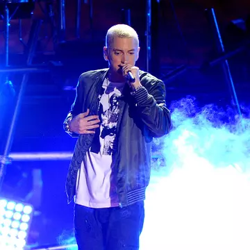 Eminem a împlinit 46 de ani. Uite cum arăta artistul în copilărie!