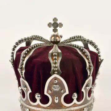 Centenar: Sub semnul Coroanei Regale. Coroana Regală a României înnobilează prin prezență a 28-a ediție a Festivalului Național de Teatru