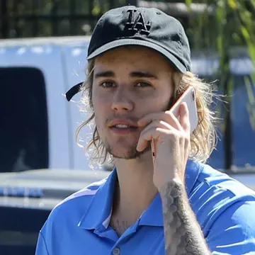 Justin Bieber, în lacrimi după ce Selena Gomez a fost internată într-o clinică psihiatrică FOTO