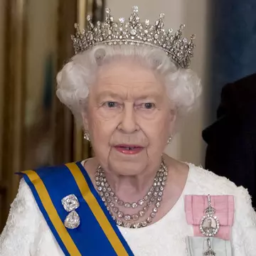 Regina Elisabeta a II-a plănuiește să abdice în trei ani