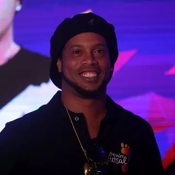 Cum a ajuns unul dintre cei mai bine plătiți fotbaliști din lume să fie falit. Suma incredibilă pe care Ronaldinho o are în conturi