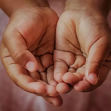 Fetița devenită simbolul războiului din Yemen a murit