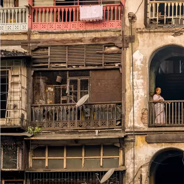 Ce putem învăța din modul în care locuiau oamenii orașelor românești de altădată? Află la expoziția "LO±VE. Locuire și vecinătate"
