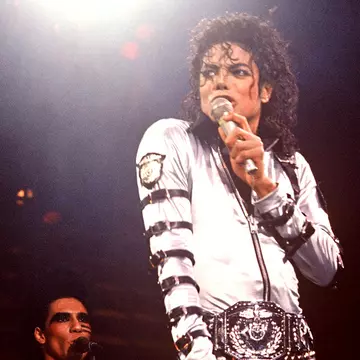 Michael Jackson este pe primul loc în topul celor mai bine plătite celebrități decedate