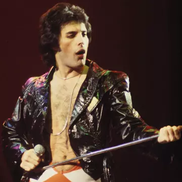 10 piese nemuritoare ale legendei rock Freddie Mercury