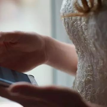 O mireasă a aflat că logodnicul o înșală chiar înaintea nunții. Ce a făcut la altar i-a șocat pe toți