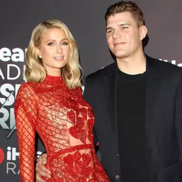 Fostul iubit al lui Paris Hilton vrea înapoi inelul de logodnă în valoare de 2 milioane dolari