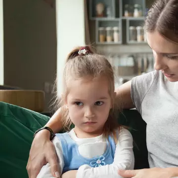 Cum reacționează un părinte când copilul său este bullied?