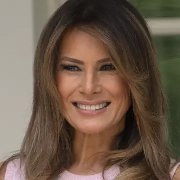 Melania Trump, ironizată pe internet după ce s-a vopsit blondă: „Seamănă cu Donald”