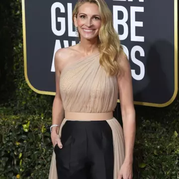 Cum a reușit Julia Roberts să resusciteze un trend din anii '90, prin apariția sa la Globurile de Aur 2019