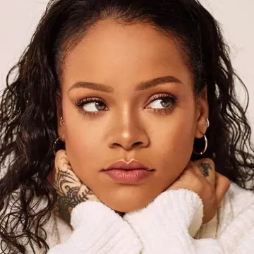 Rihanna și-a dat tatăl în judecată. Care este motivul