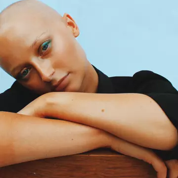 Povestea femeii care s-a vindecat de cancer, iar acum sprijină alte paciente