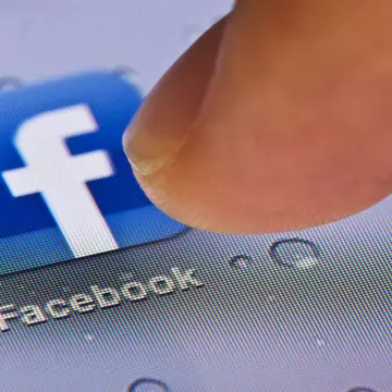 Facebook va cenzura postările anti-vaccinare