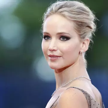 Actrița Jennifer Lawrence s-a logodit