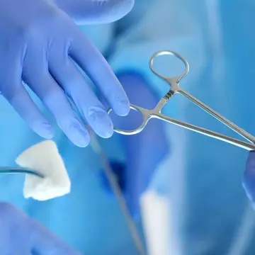 Pacienții cu afecțiuni ortopedice, mai deschiși intervențiilor chirurgicale: „Numărul celor care s-au operat în ultimul an a crescut cu 20%”