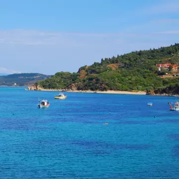 (P) Petrece Paștele în stil grecesc! Escapadă în Paralia Katerini și Meteora