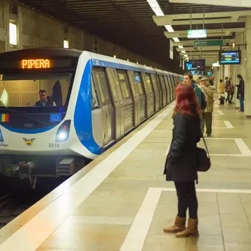 Cărți gratuite pentru cititorii din metroul bucureștean. Când are loc campania