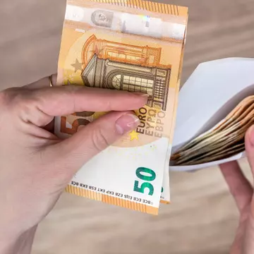 Satul în care locuitorii găsesc bani în cutia poștală