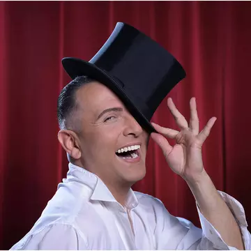 RĂZVAN MAZILU is going to rock you! Povestea celui mai tare musical pus în scenă în România!