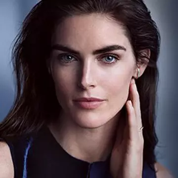 (P) Ai grijă de pielea ta în fiecare noapte cu serumul regenerant Estee Lauder Advanced Night Repair