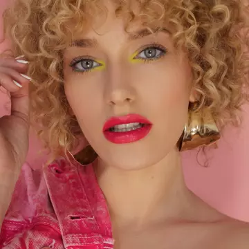 Alexia Țalavutis, despre frumusețe, lifestyle și noua ei piesă, la UNICA Beauty News