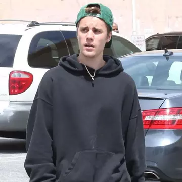 Justin Bieber, dat în judecată de un fotograf pe care l-a lovit cu mașina