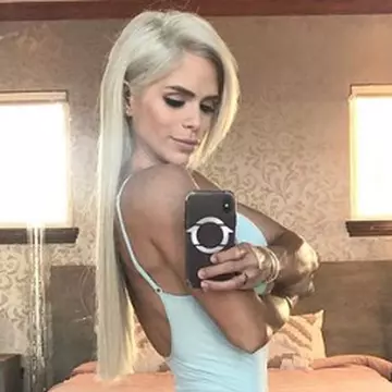 Cel mai sexy model fitness, fotografiat pe plajă. Cum arată iubitul ei. GALERIE FOTO