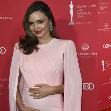 Miranda Kerr este însărcinată din nou la 10 luni după ce a născut al doilea copil