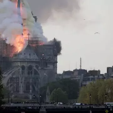 Incendiu la catedrala Notre-Dame. Acoperisul s-a prabusit
