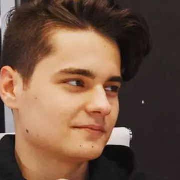 Vloggerul Selly, mesaj pentru ministrul Educației: „Școala nu te învață nimic despre corupție”