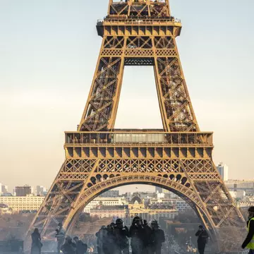 O româncă a murit la Paris, cu câteva clipe înainte de a fi cerută de soție