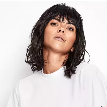 INNA - ținute stylish în clipurile lansate de pe albumul ”YO”