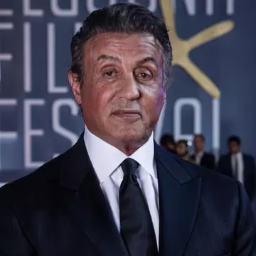 Cum îi sperie Sylvester Stallone pe iubiții fiicelor lui