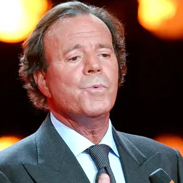 Julio Iglesias, recompensat cu Lifetime Achievement Award