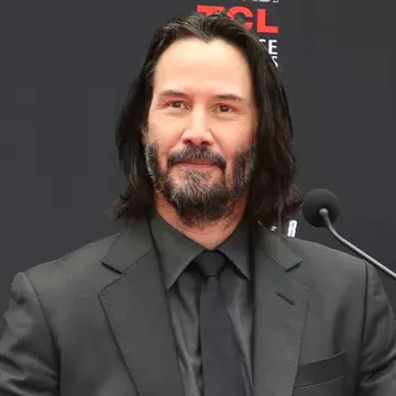 Keanu Reeves, schimbare radicală de look. Cum a fost surprins pe străzile din Berlin