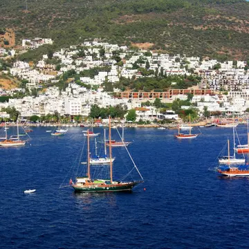 (P) Bodrum, stațiunea cosmopolită cu farmecul vechiul sat pescăresc