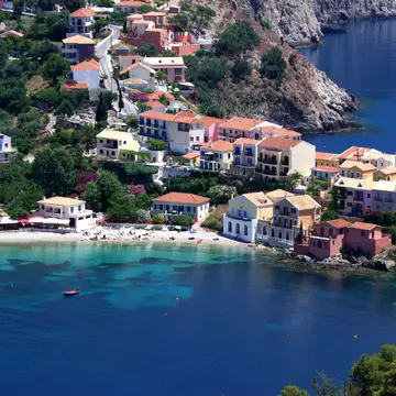 (P) Kefalonia, o insulă preferată de celebrități. Sejur la tarife de la 129 euro!