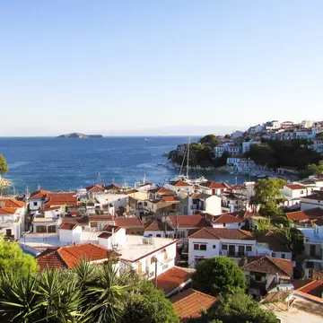 (P) Skiathos, cosmopolita insulă din Marea Egee. Sejur de la 129 euro!
