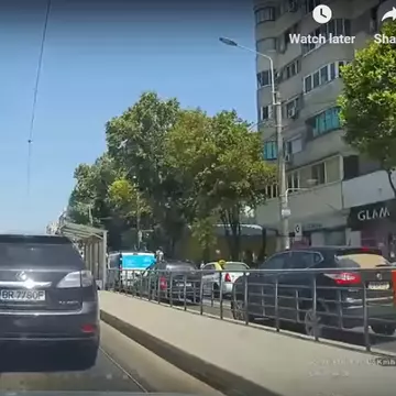 Video viral. Reacția unui șofer din Brăila când a văzut o persoană în scaun cu rotile pe trecerea de pietoni