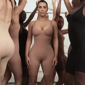 Kim Kardashian a revoltat toată Japonia cu noua sa lenjerie intimă