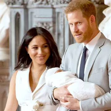 Meghan Markle are voie să îl ia cu ea pe Archie în turneul regal datorită Prințesei Diana