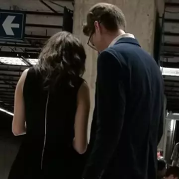 Un tânăr a fost fotografiat desculț la metrou. El are o explicație emoționantă