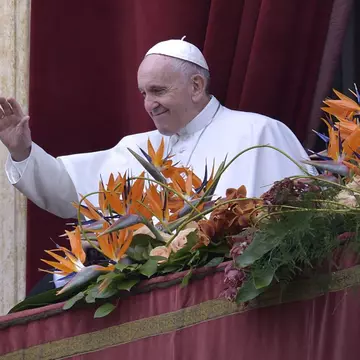 Plic cu 5.000 euro, găsit de un preot într-o toaletă, în timpul vizitei Papei