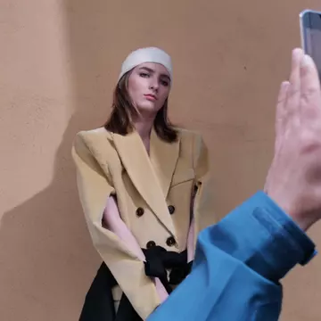 Premieră în România în Unica de iunie – primul număr de revista glossy, realizat cu smartphone-ul Huawei P30 Pro