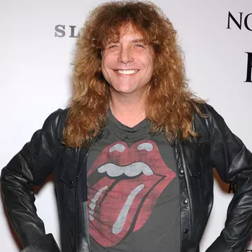 Steven Adler, fostul baterist al Guns N' Roses s-a înjunghiat în stomac