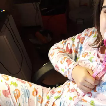 Povestea studentei transgender care trăiește ca un copil de 3 ani
