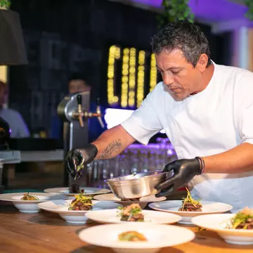 (P) Chef Sorin Bontea, live cooking la Chefs Experience